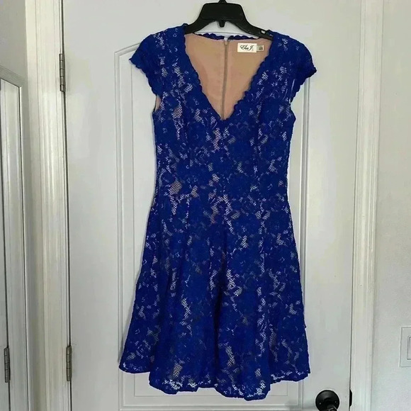 Eliza J Lace Overlay Fit and Flare Short Sleeve V Neck Dress Blue Sz 4 - Picture 2 of 9